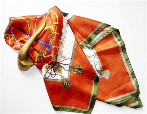 question to the owners of vintage style 70 cm Hermes scarves